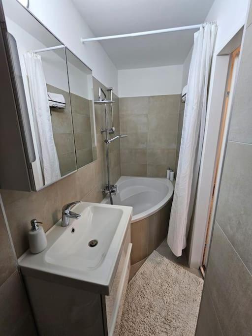 Affordable Suite In Vienna'S Hotpoint Esterno foto